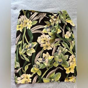 Wrap mini skirt size 6P, Dana Buchman, 100% silk and lined, excellent condition